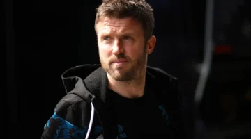 قرار كاريك الحاسم.. رفض بيع مدافع يونايتد قبل انتهاء عقده